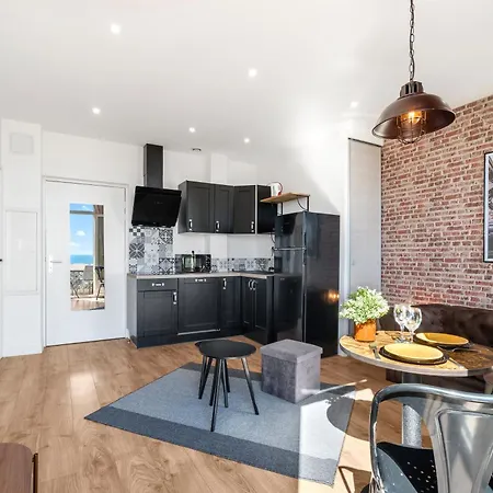 Renting - Cambrai - Luxurious Sea View Terrasse - King Bed - Parking - Ac - Fully Equipped * Nice