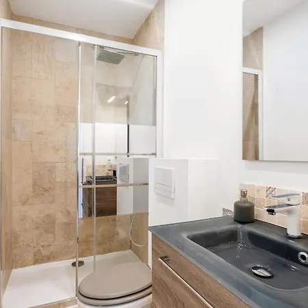 Appartement Renting - Cambrai - Luxurious Sea View Terrasse - King Bed - Parking - Ac - Fully Equipped